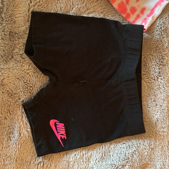 Nike Set - Picture 2 of 3